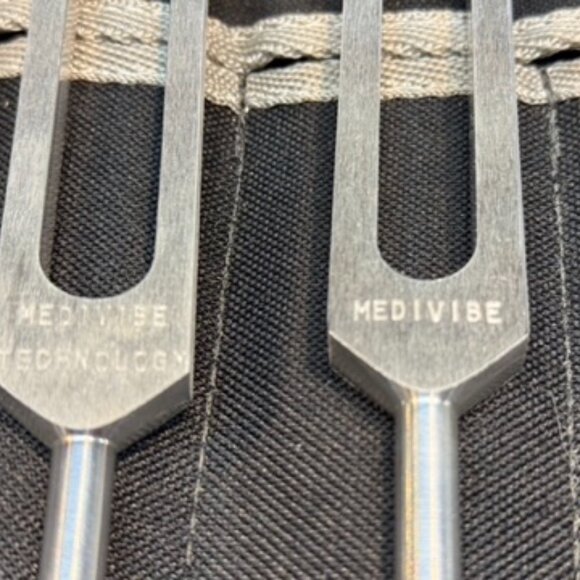 Set of 9 Medivibe Tuning Forks + Om Tuner – Sound Therapy & Chakra Healing Tools - Picture 7 of 7